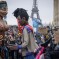 Des dizaines de milliers de manifestants à travers la France appellent Macron à ne pas signer la loi sur l’immigration.