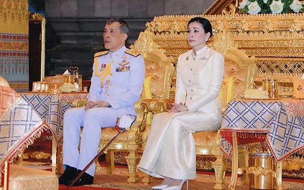 Le nouveau roi thaïlandais Maha Vajiralongkorn a été couronné officiellement, avec une audience publique 50 Le nouveau roi thaïlandais Maha Vajiralongkorn a été couronné officiellement, avec une audience publique