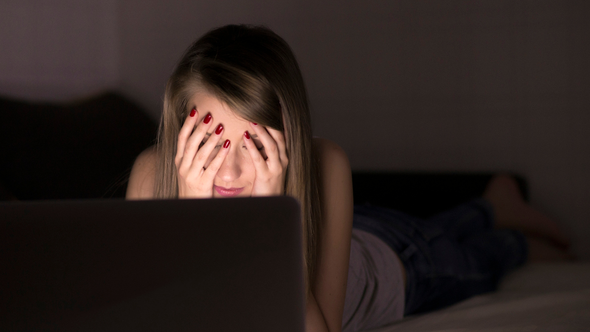 La loi britannique sur le revenge porn n'est pas appliquée correctement