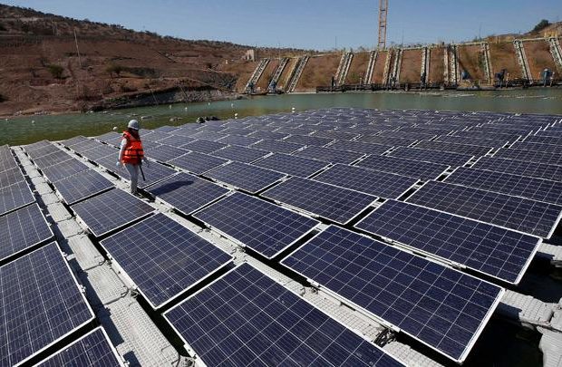 Tesla veut relancer son activité d'énergie solaire en baissant les prix des panneaux solaires 54 Tesla veut relancer son activité d'énergie solaire en baissant les prix des panneaux solaires