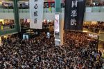 Les manifestations à Hong-Kong provoquent l'annulation de vols et le blocage de routes 56 Les manifestations à Hong-Kong provoquent l'annulation de vols et le blocage de routes