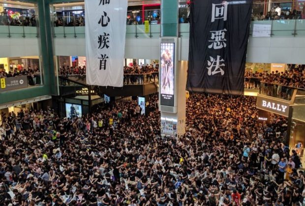 Les manifestations à Hong-Kong provoquent l'annulation de vols et le blocage de routes 63 Les manifestations à Hong-Kong provoquent l'annulation de vols et le blocage de routes