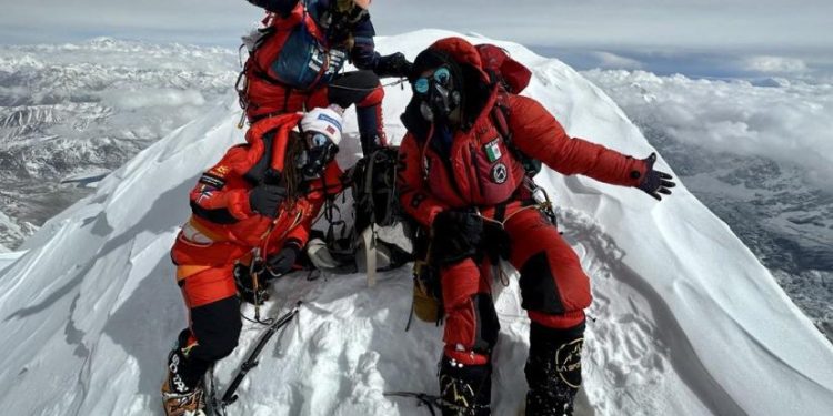 Une Française Gravit Tous Les Grands Sommets 50 504a5