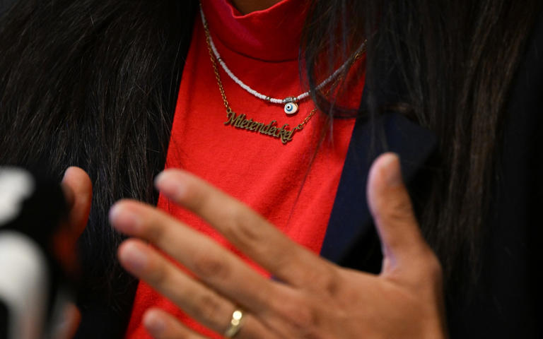 Elif Eralp is often seen wearing a necklace with the German for ‘rent cap’